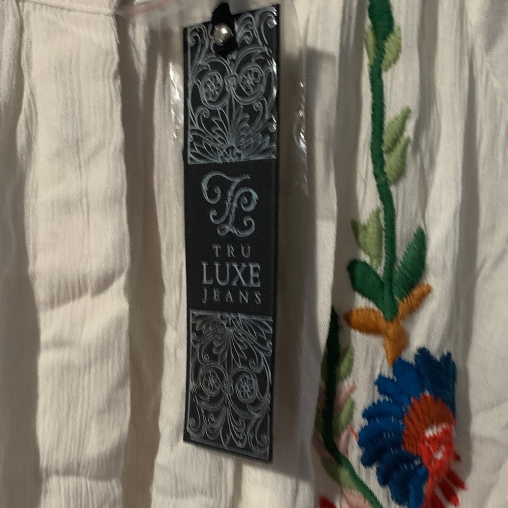 Tru Luxe Jeans Cream Tunic with Colorful Embroidery - Picture 2 of 14